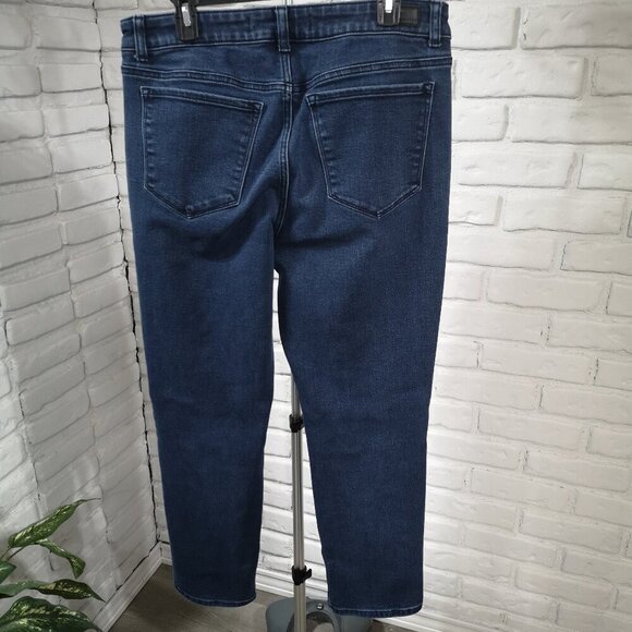 Denver Hayes Curvy Straight Ladies Size 14/30 Medium Wash Jeans - Picture 2 of 16